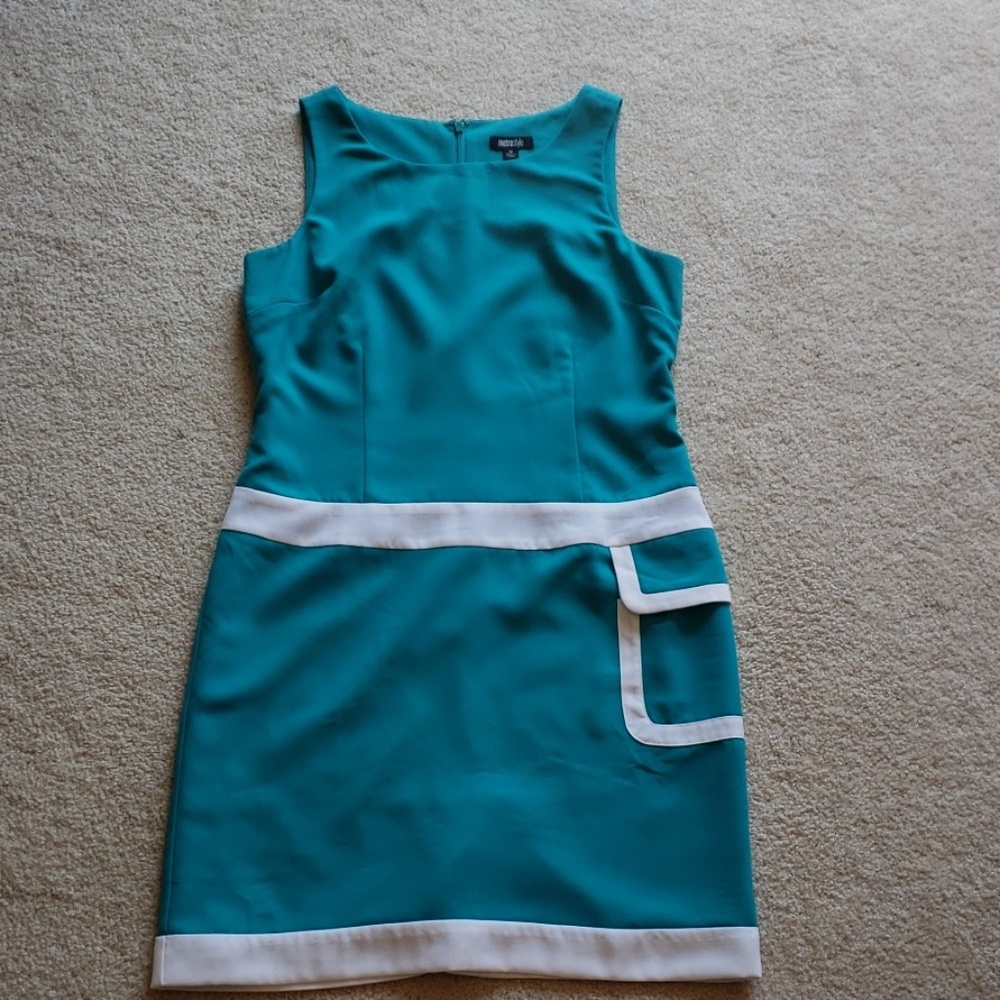 Color blocked Knee Length Shift Dress